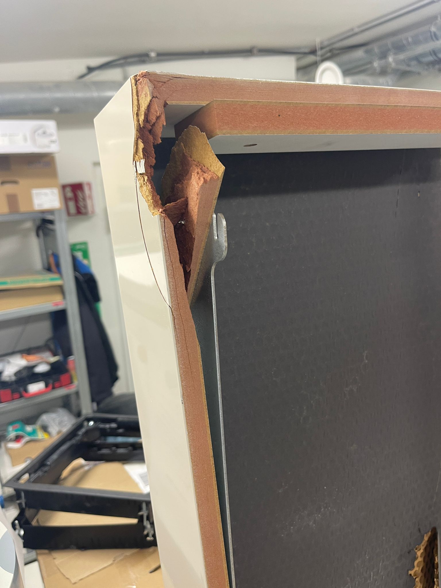 Begutachtung eines abgestürzten Deckenelements im Ballsaal – Bild 2