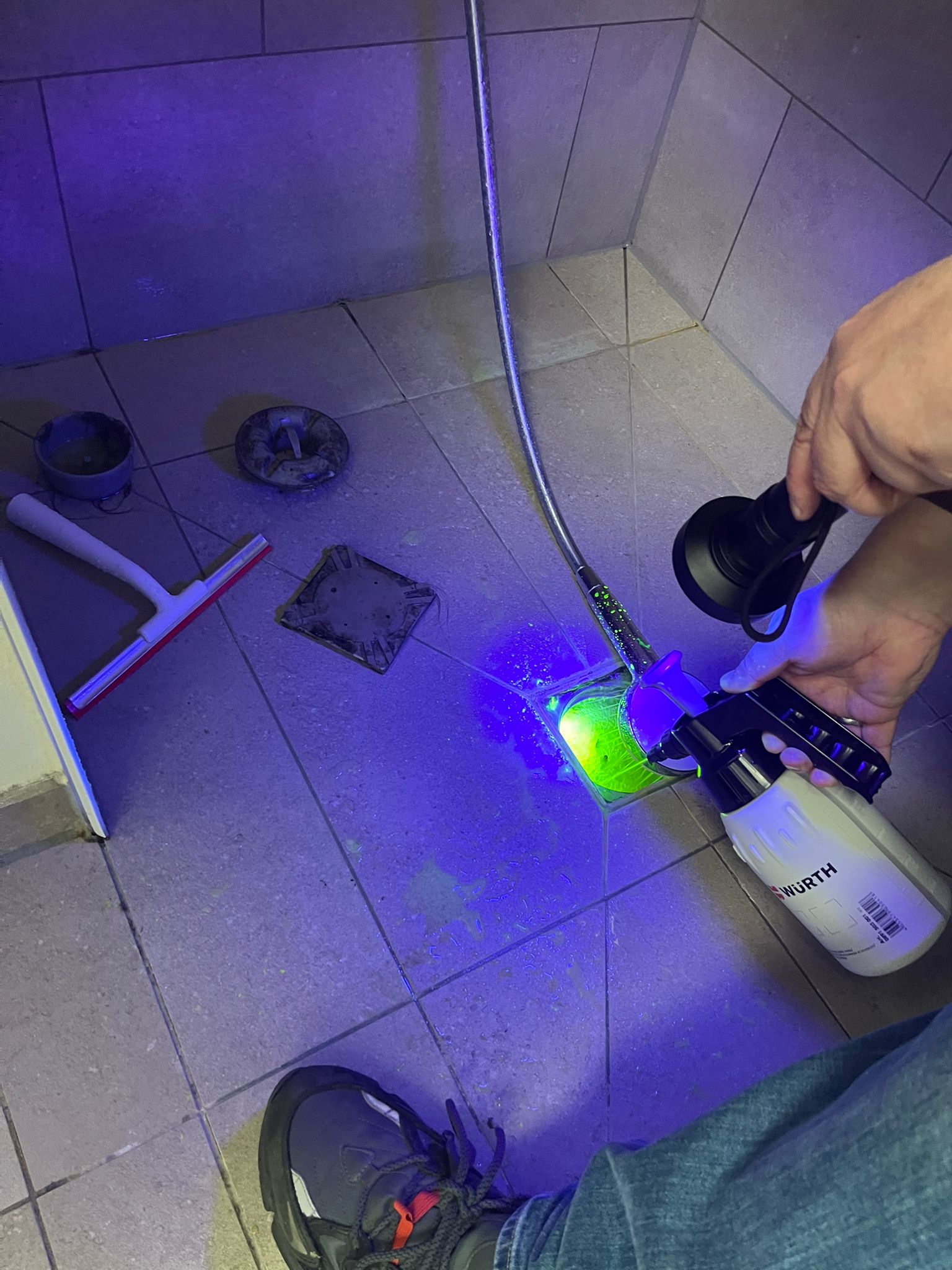 Leckortung und Feuchtemessung an Bauteilen